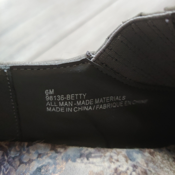 Women's Gray Western Style Ankle Bootie - Picture 2 of 6